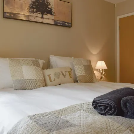 Little Oaks * Whitby