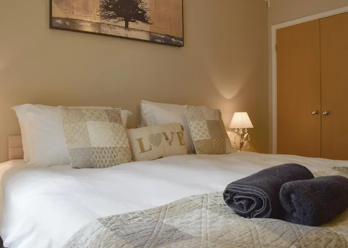 Little Oaks * Whitby